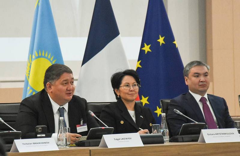 Talgat Lastayev, Kazakhstan's Vice Minister of Transport and Airbus Vice President Charbel Yuzkatli discussed the possibility of accelerating the delivery of aircraft