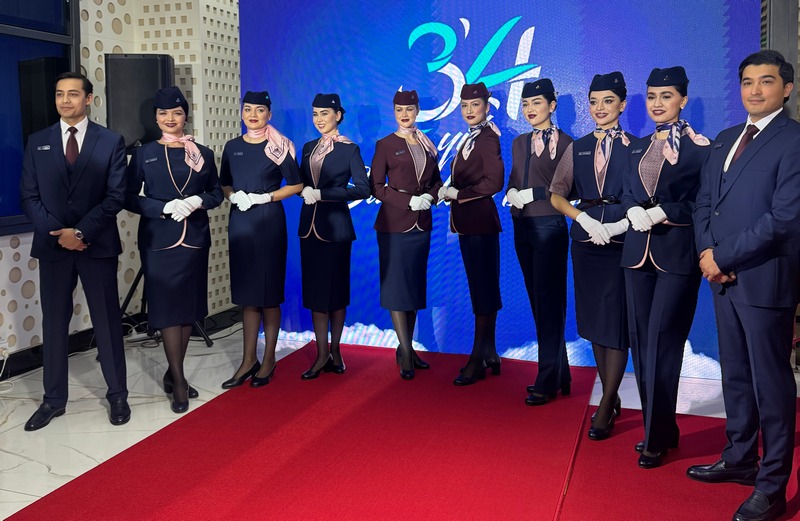Uzbekistan Airways' cabin crew presents new uniform