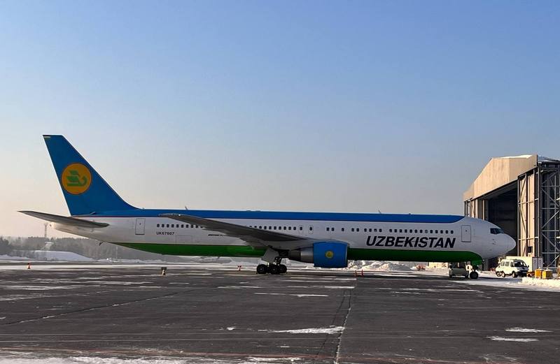 Uzbekistan Airways' Boeing 767-300 (registration UK67007)