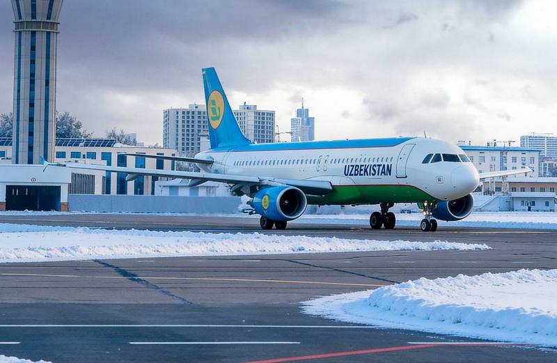 Uzbekistan Airways's Airbus A320 aircraft taxiing